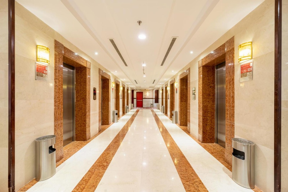 1 Land Premium Hotel