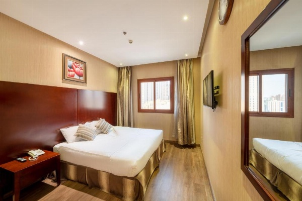 1 Land Premium Hotel image 7